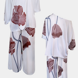 Lucia | Completo Floreale a Due Pezzi con Spalla Scoperta e Pantaloni Dritti